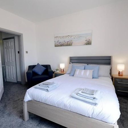 Renovated House Near Darlington Train Station. Villa Bagian luar foto