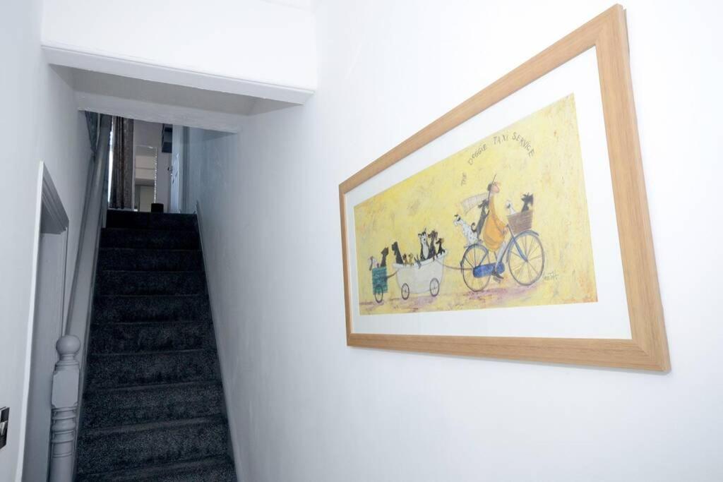 Renovated House Near Darlington Train Station. Villa Bagian luar foto