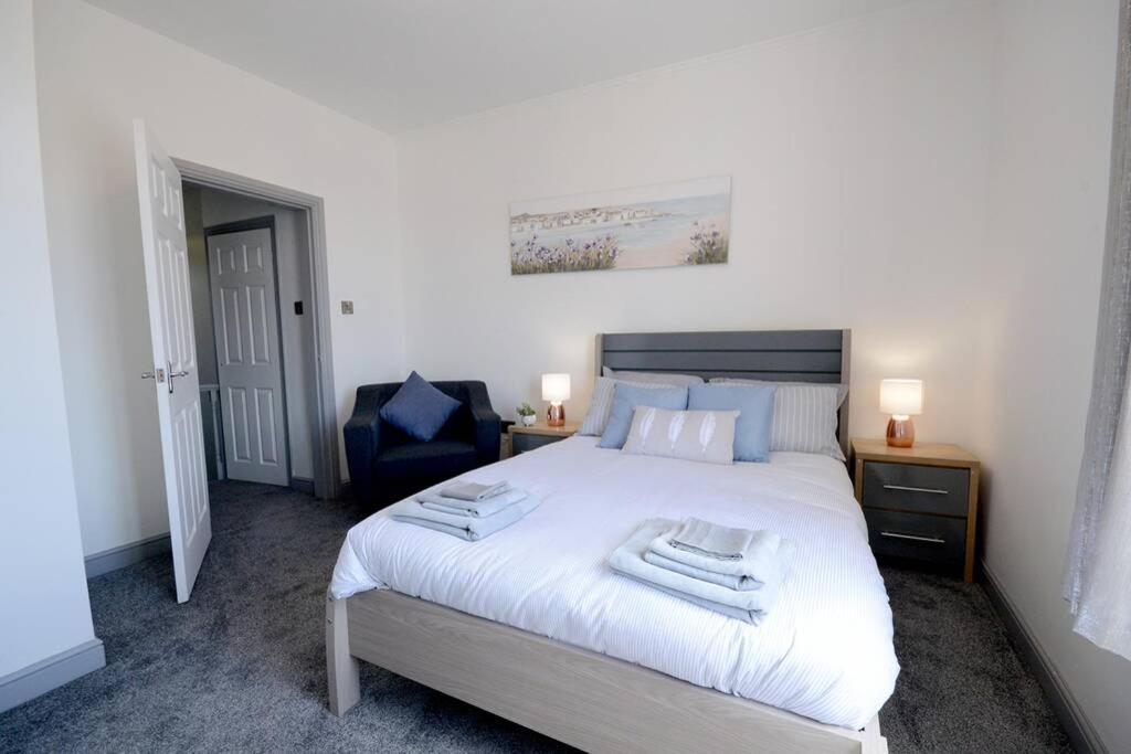 Renovated House Near Darlington Train Station. Villa Bagian luar foto