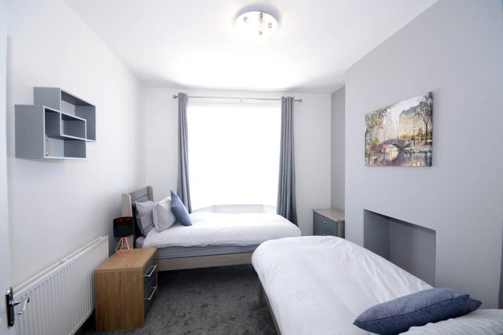 Renovated House Near Darlington Train Station. Villa Bagian luar foto