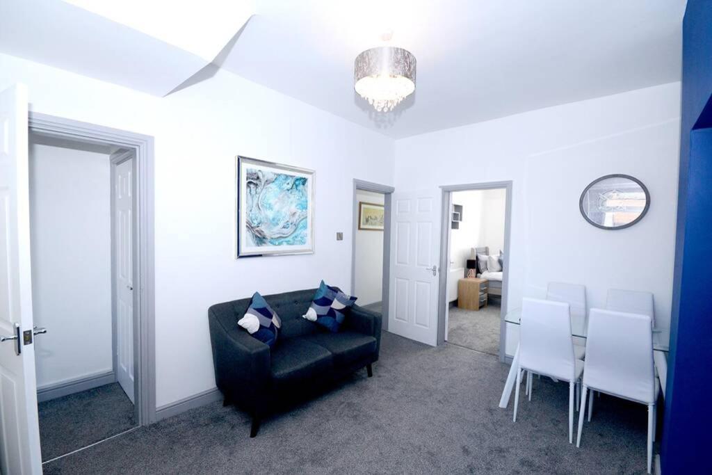 Renovated House Near Darlington Train Station. Villa Bagian luar foto