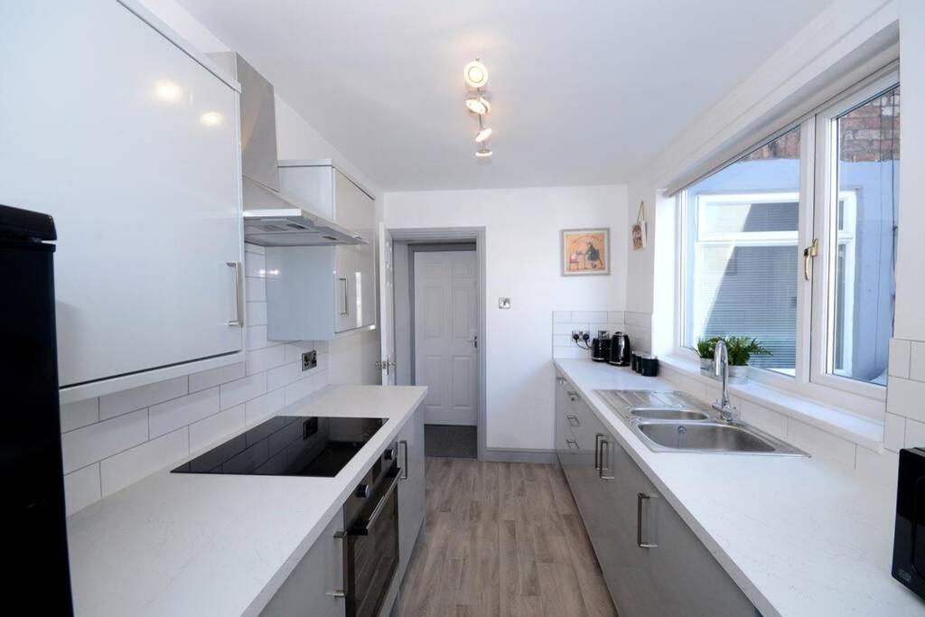 Renovated House Near Darlington Train Station. Villa Bagian luar foto